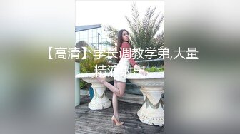 高颜值极品反差婊，帮富少爷舔鸡巴，啊宝贝你舔的我好爽好舒服，太棒了~